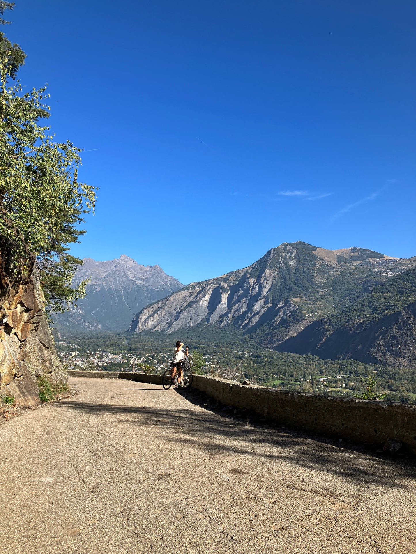 LA CHOUETTE PRESENTS - ALT D'HUEZ - DARKSIDE OF THE TOUR