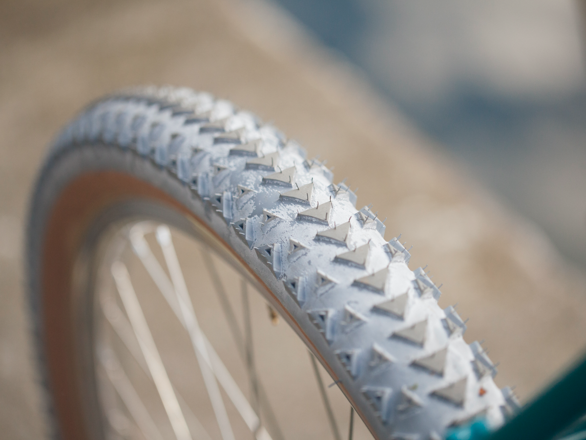 UGO'S BASSI HOG'S BACK