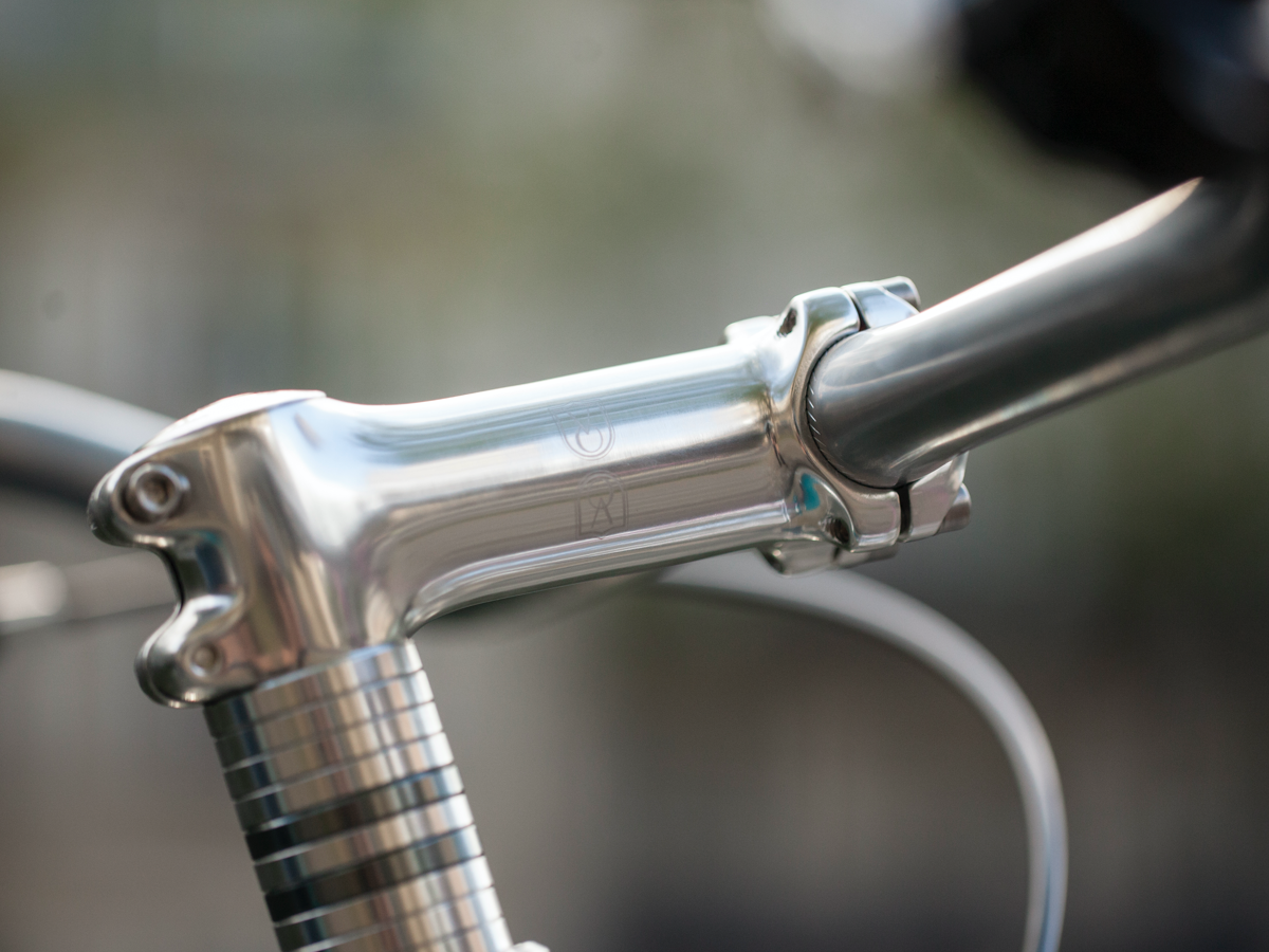 UGO'S BASSI HOG'S BACK