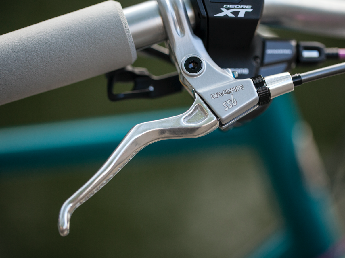 UGO'S BASSI HOG'S BACK