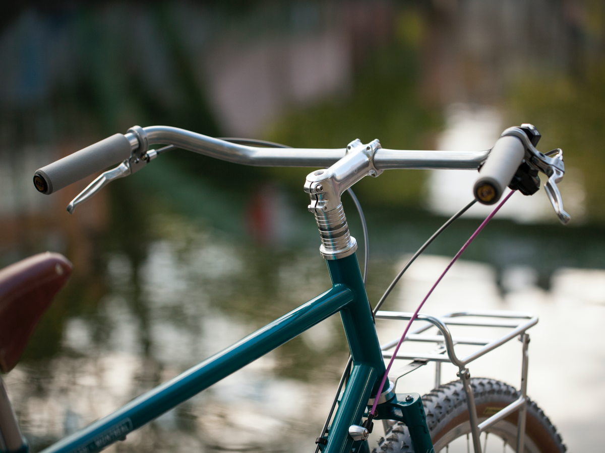 UGO'S BASSI HOG'S BACK