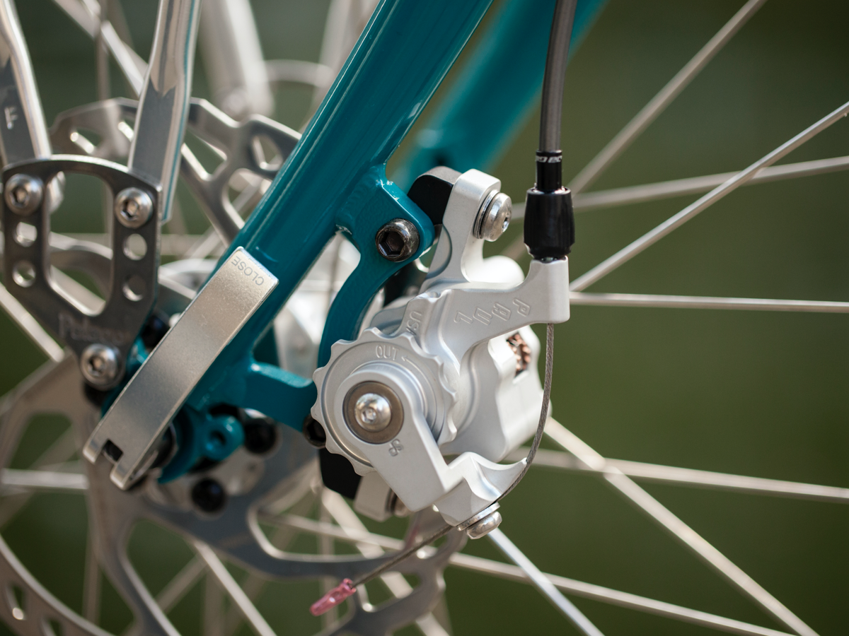 UGO'S BASSI HOG'S BACK