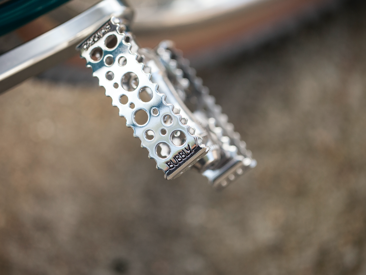 UGO'S BASSI HOG'S BACK