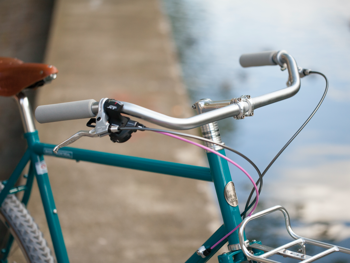 UGO'S BASSI HOG'S BACK