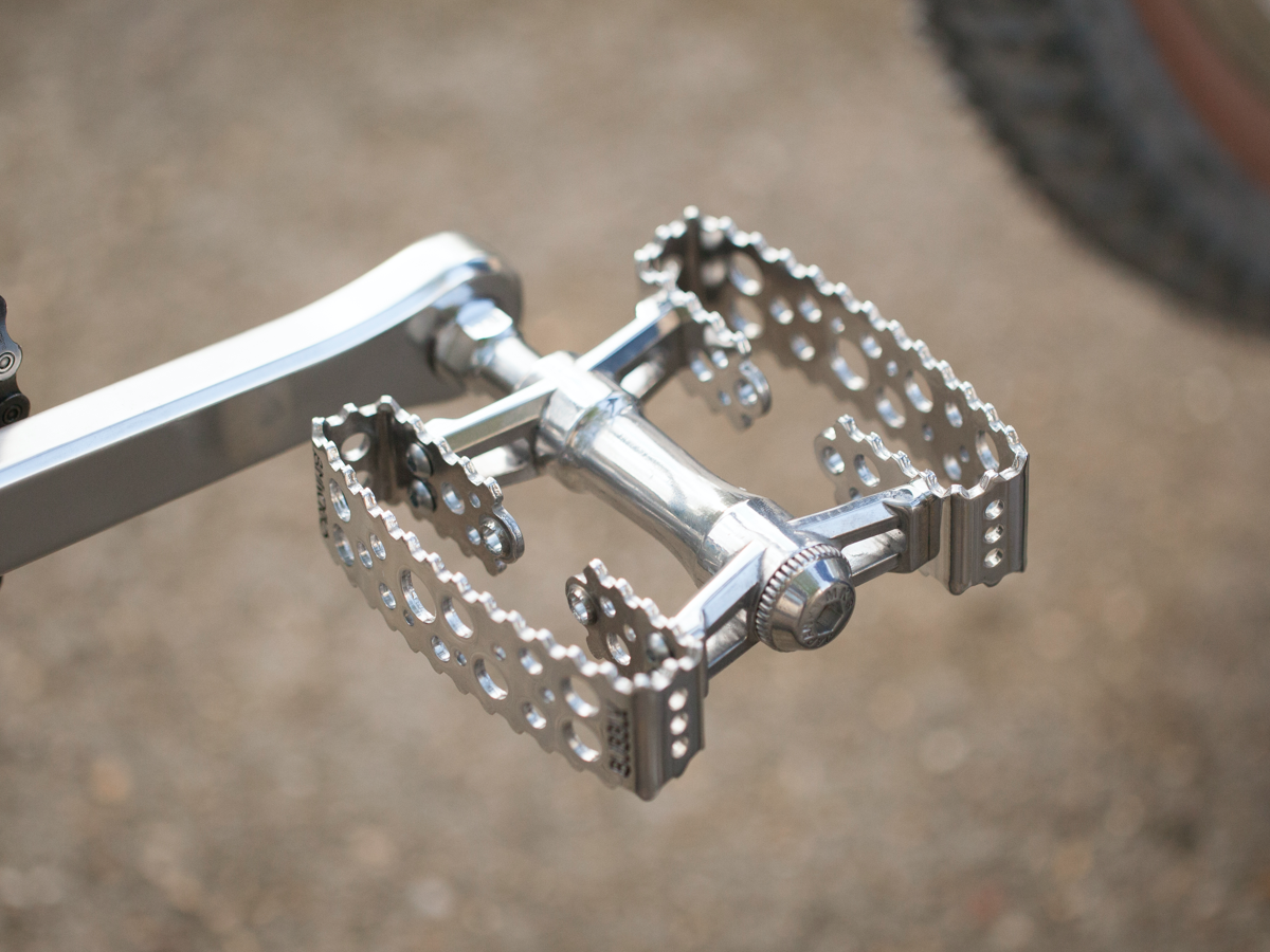 UGO'S BASSI HOG'S BACK