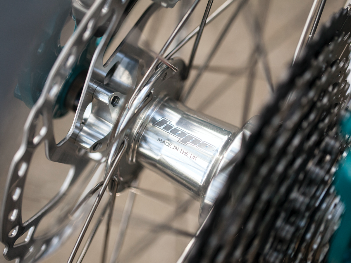 UGO'S BASSI HOG'S BACK