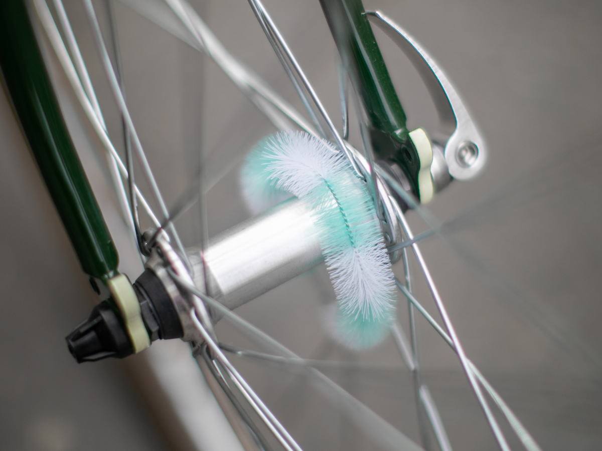 Blue Lug Habuge Hub Shiner — Light Blue White