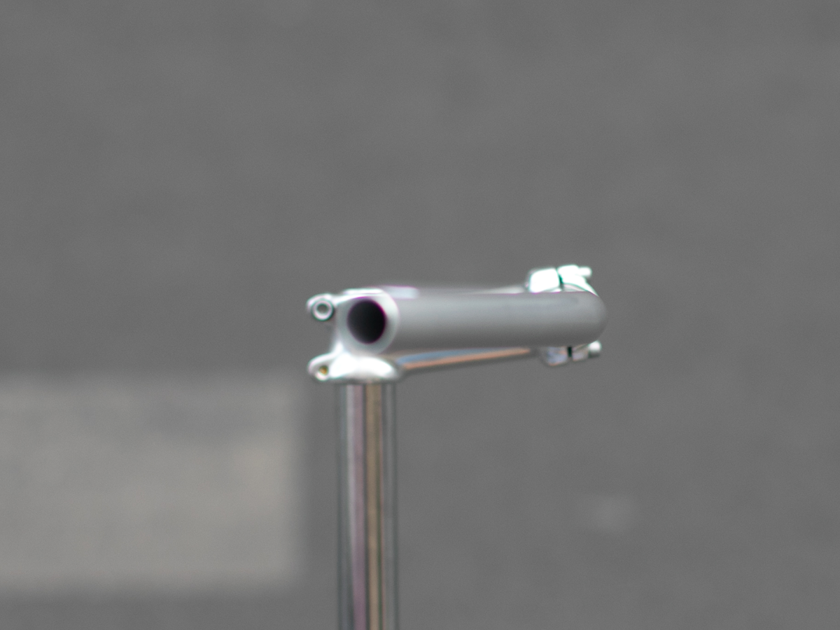 Close-up front view of the Carter Bar's center clamp area, showing the quill stem interface and the red accent ring marking the bar's centerline.