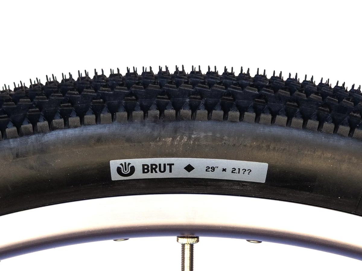 ULTRADYNAMICO BRUT ROBUSTO TYRES